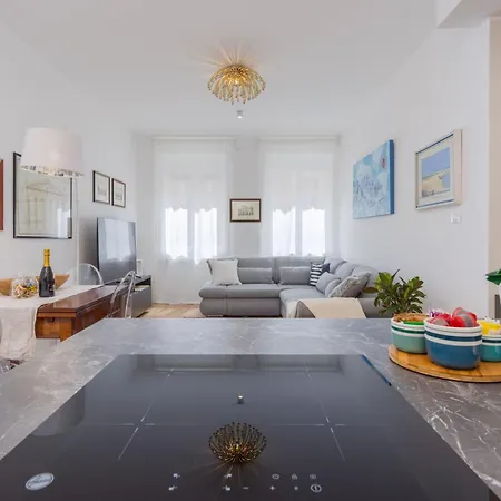 Aqua Domus Apartment